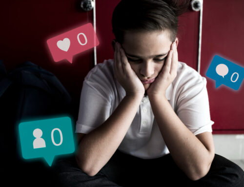 Como os pais podem ajudar seus filhos adolescentes a lidar com as emoções? 